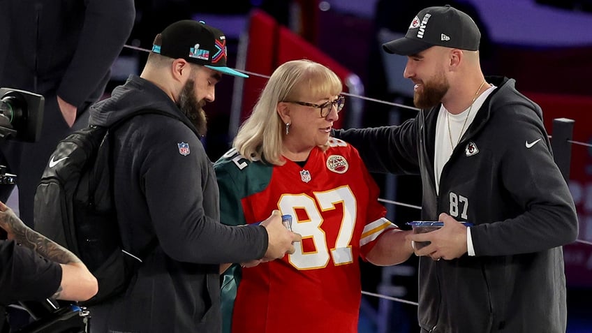 donna kelce wont interfere with jason kelces very personal retirement decision after eagles season