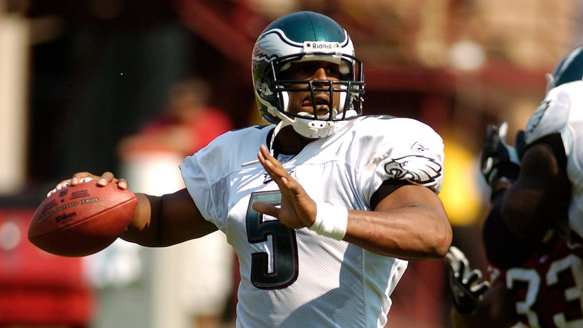 donovan mcnabb says slow offense across nfl is result of lack of starters preseason time