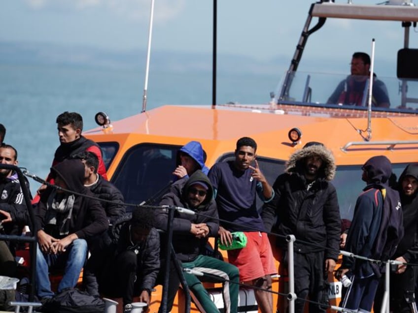 dont call it an invasion illegal migrant crossings of english channel top 17000