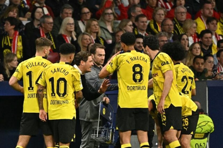 Borussia Dortmund coach Edin Terzic (3rd L) talks to his players during the first leg of t