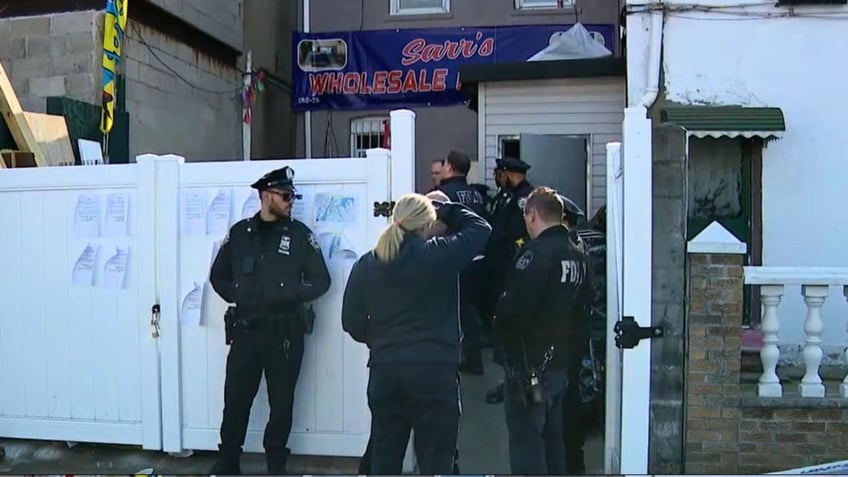 Building inspectors, the NYPD and FDNY inspect a building 