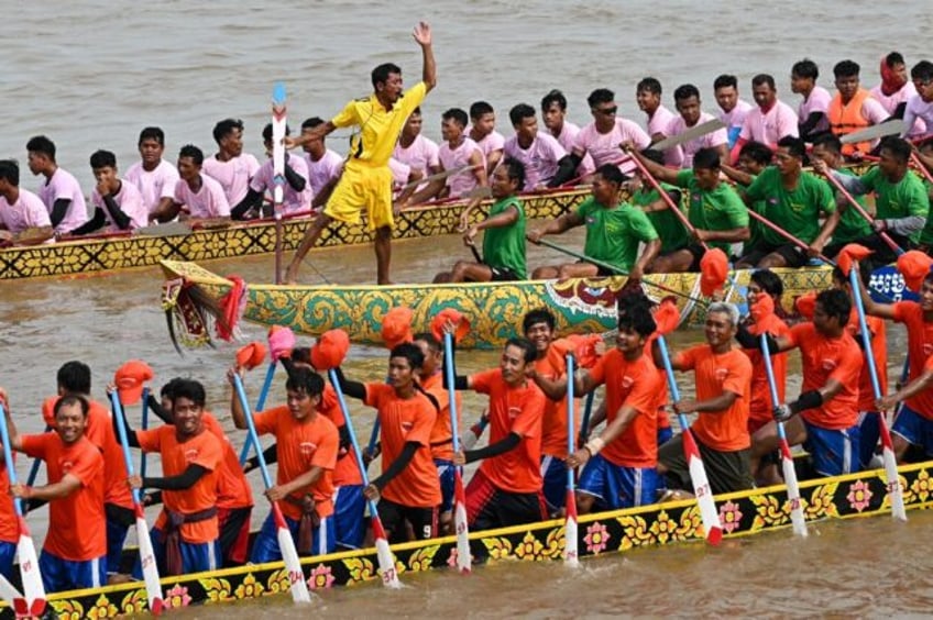 dragon boat races return to cambodian capital for water festival