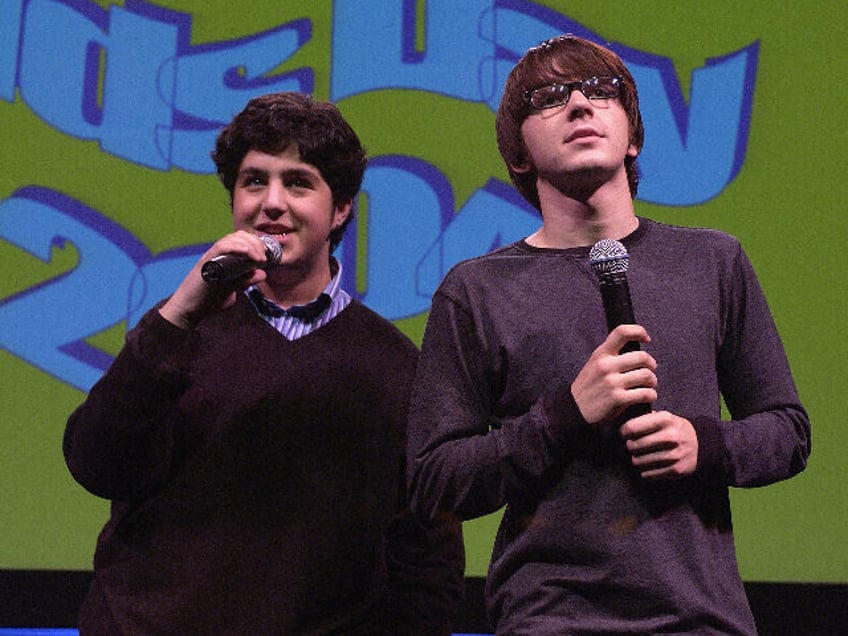 HOLLYWOOD, CA - AUGUST 18: Actors Josh Peck (L) and Drake Bell host the Hollywood Radio a