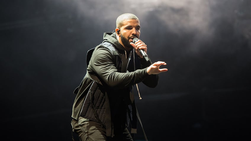 drake flaunts collection of bras thrown on stage during his its all a blur tour