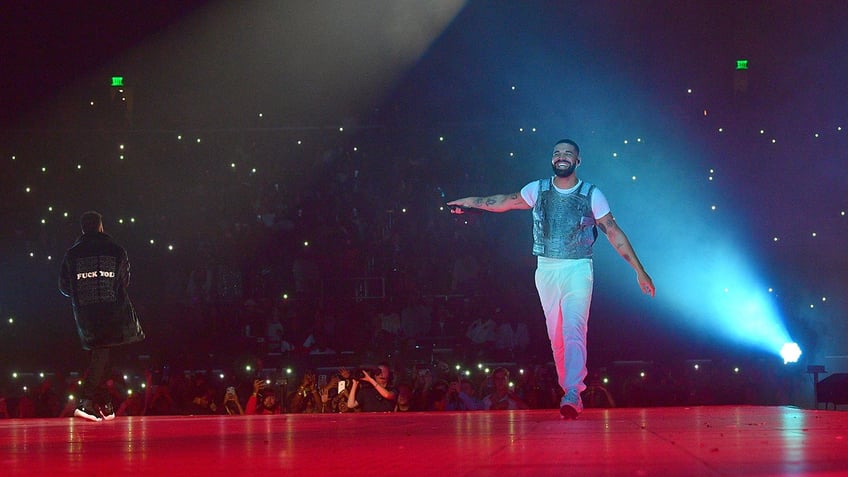 drake flaunts collection of bras thrown on stage during his its all a blur tour