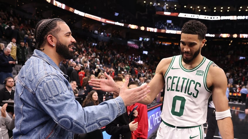 Drake greets Jayson Tatum 