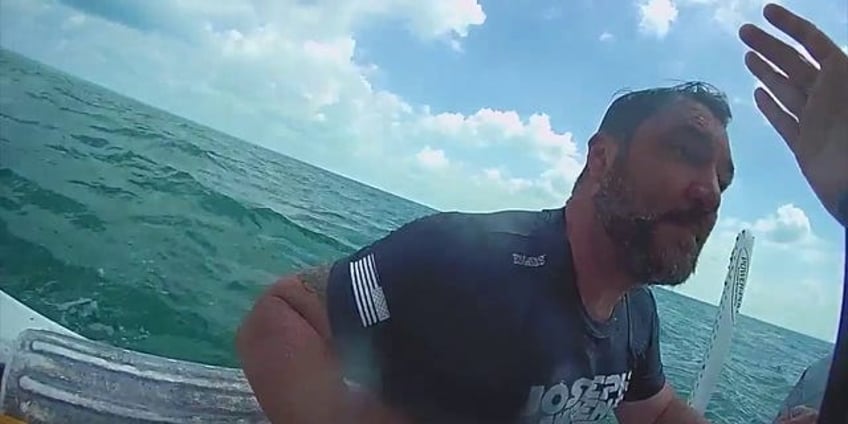 dramatic video captures florida mans rescue after plane crashes into gulf of mexico make it or drown