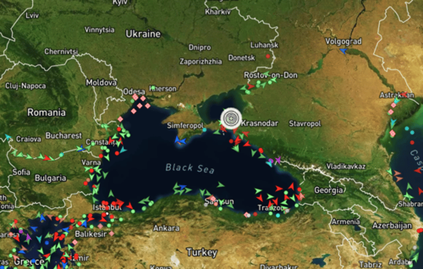 dramatic video shows black sea storm splitting russian oil tanker in half