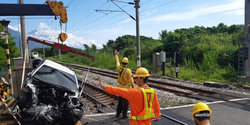 dramatic video shows drunk driver smashing into speeding train