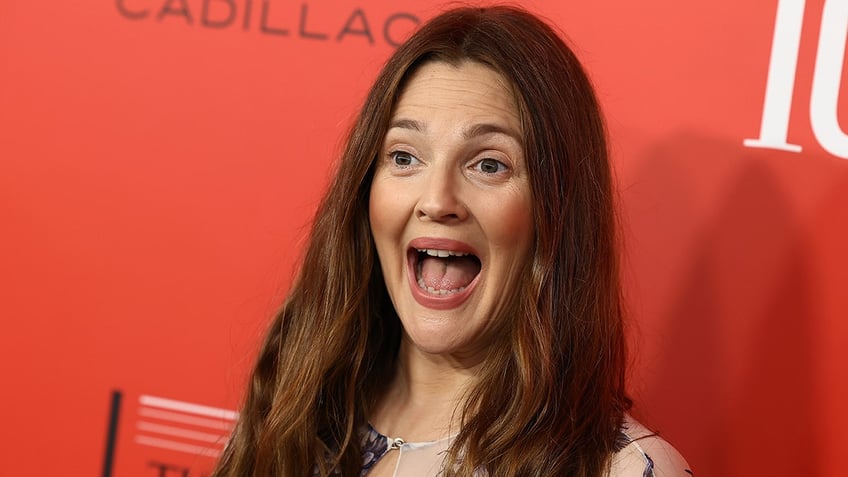 drew barrymore apologizes pauses show after facing intense scrutiny for resuming production during strike