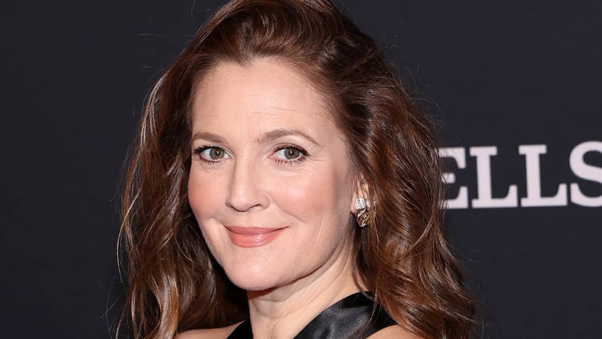 drew barrymore red carpet looking over shoulder