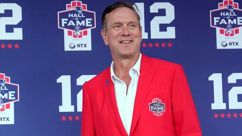 Drew Bledsoe arrives for HOF ceremony