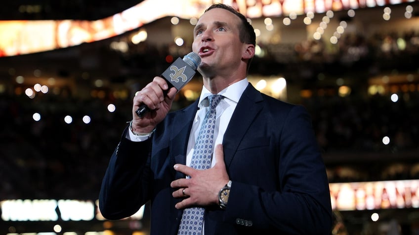 Drew Brees speaks to the Saints crowd