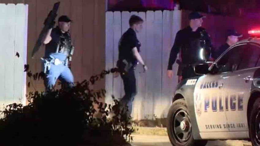 driver hits 4 dallas police officers during standoff with barricaded shooting suspect