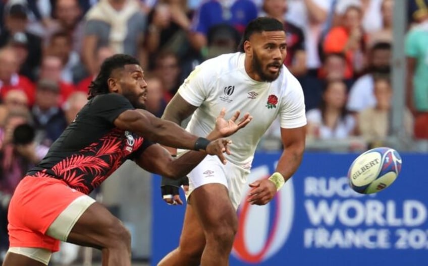 Fijian Drua scrum-half Frank Lomani (left)