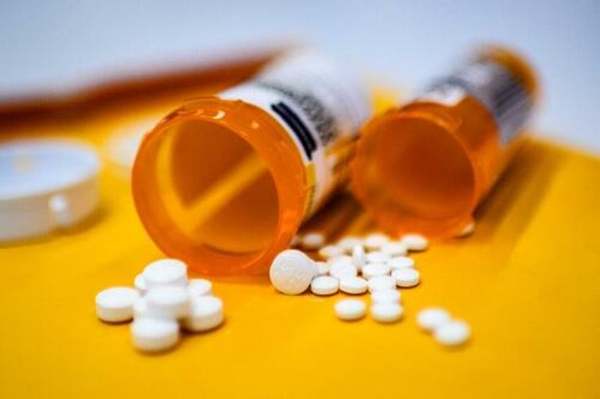drug overdose deaths drop for first time since 2018