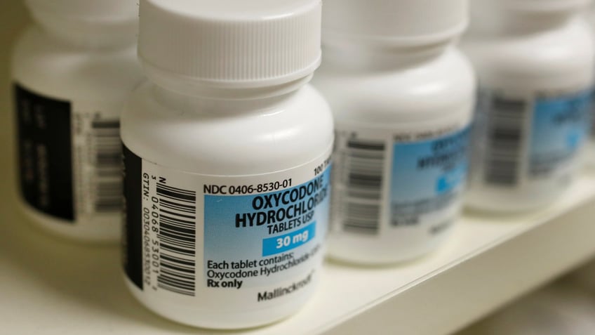 drugmaker mallinckrodt in talks with hedge funds for potential bankruptcy to avoid opioid settlements