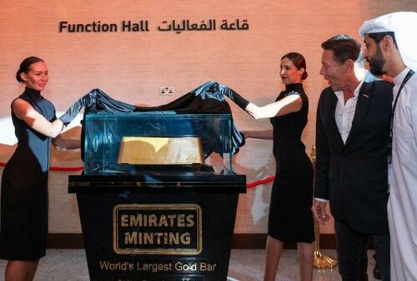 dubais record breaking 300 kg gold bar