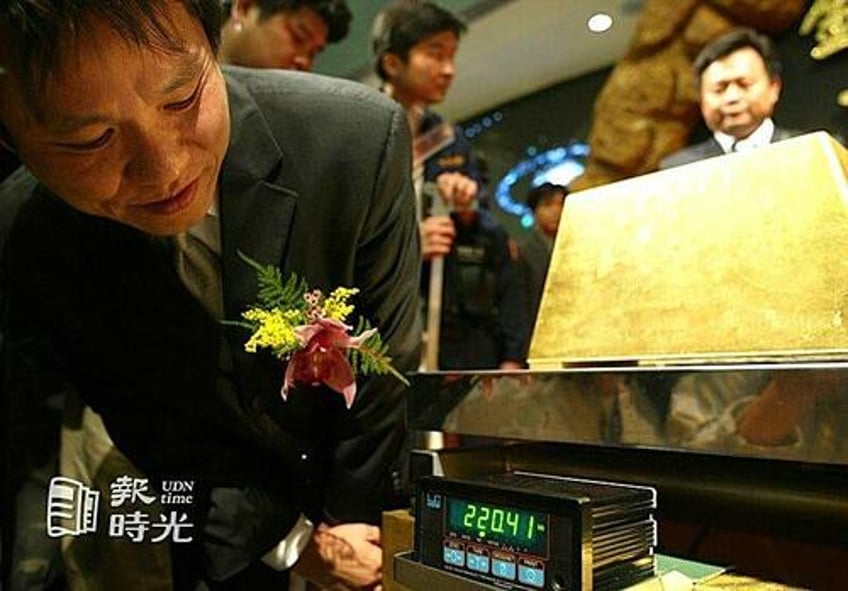 dubais record breaking 300 kg gold bar