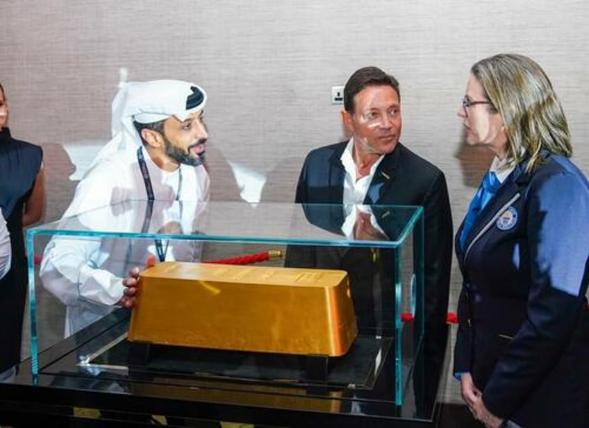 dubais record breaking 300 kg gold bar