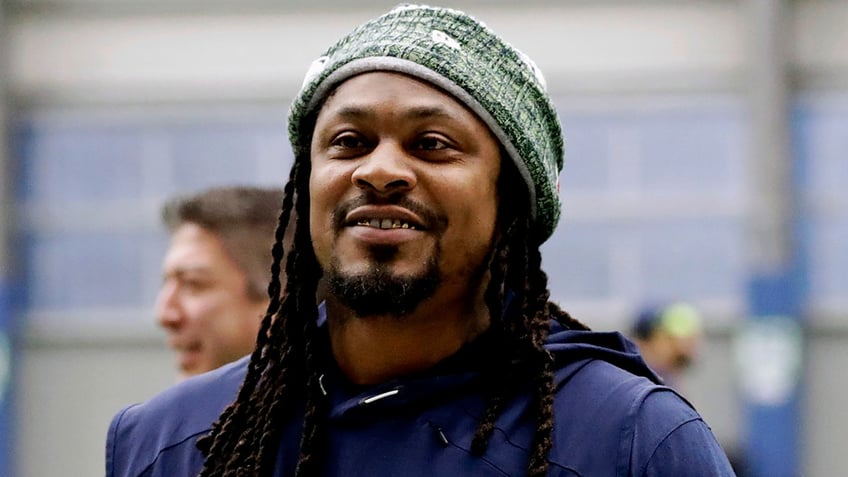 dui trial date set for former nfl star marshawn lynch following his arrest last year