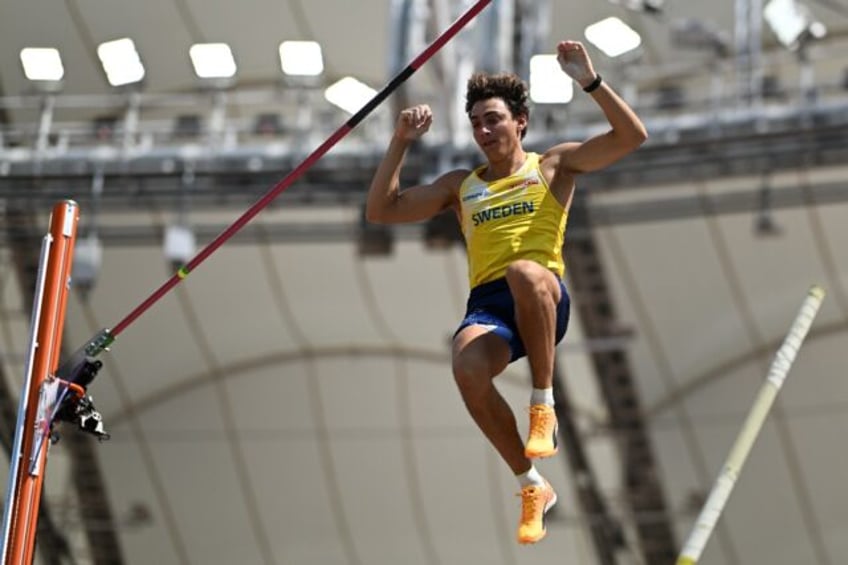 duplantis soars into world pole vault final