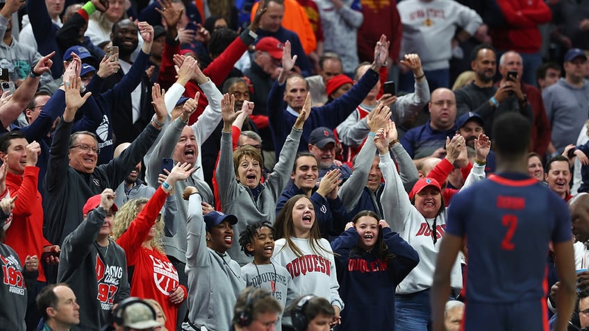 Duquesne fans cheer