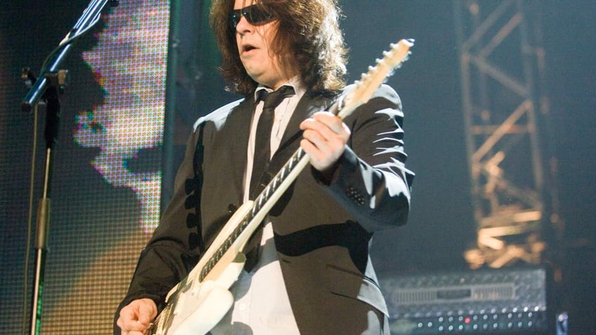 duran duran guitarist andy taylor is radioactive after nuclear cancer treatments