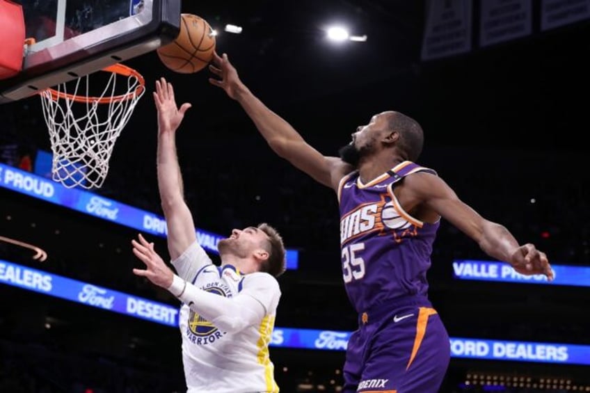 Phoenix's Kevin Durant blocks a layup attempt by Golden State's Pat Spencer in the Suns' N