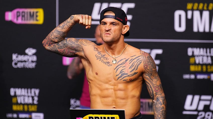 Dustin Poirier flexing