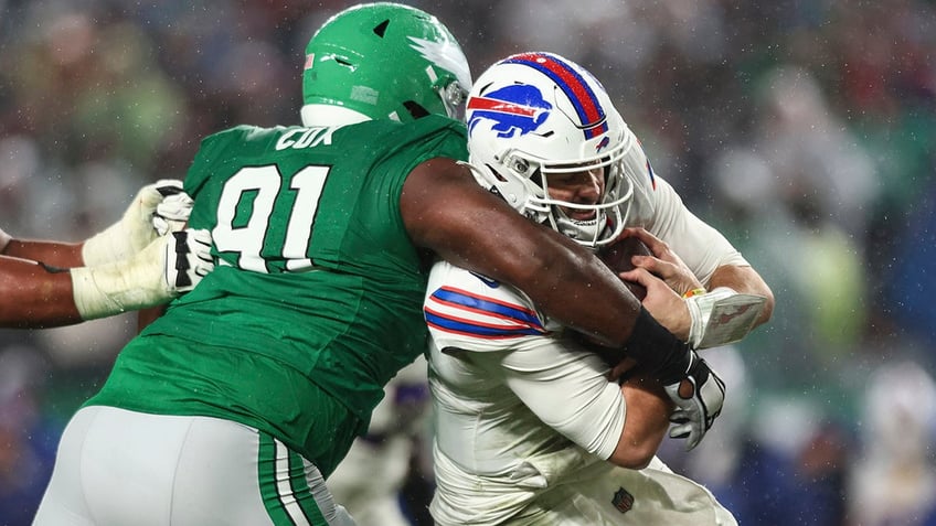 Fletcher Cox tackles Josh Allen