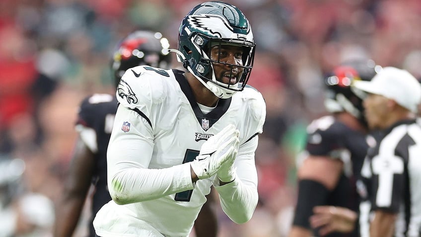 eagles haason reddick lauds jalen hurts leadership ability hes just a great human being