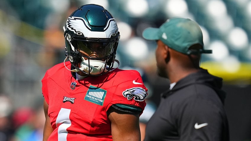 eagles haason reddick lauds jalen hurts leadership ability hes just a great human being