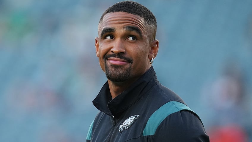 eagles haason reddick lauds jalen hurts leadership ability hes just a great human being