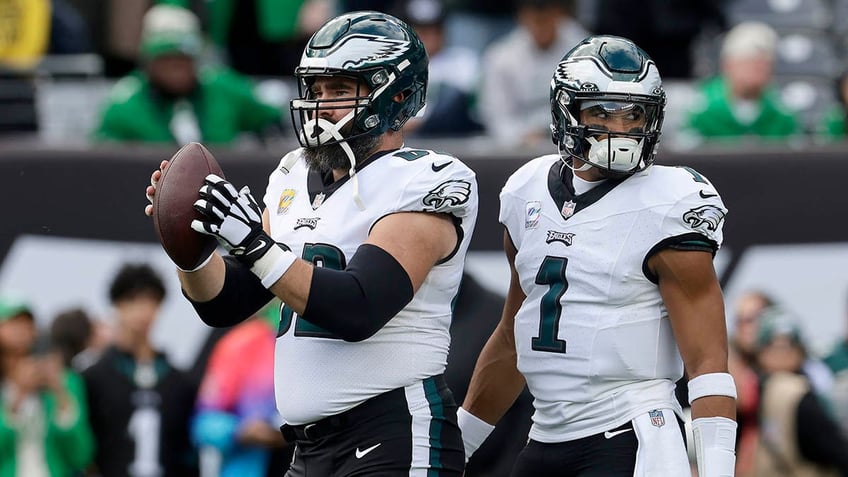 Jason Kelce and Jalen Hurts warm up before a game