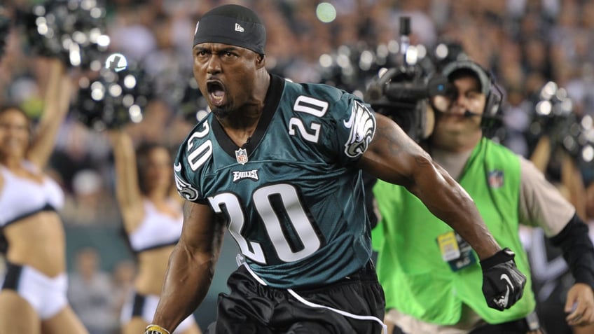 Brian Dawkins yells running