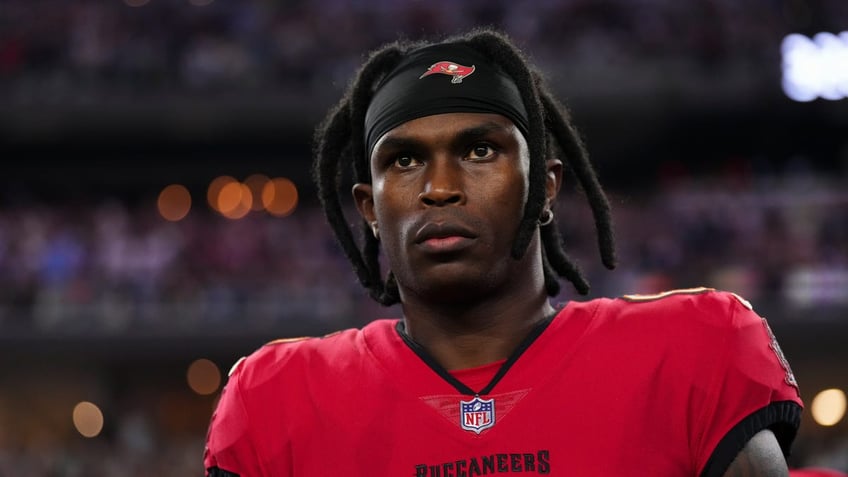 eagles sign 7 time pro bowler julio jones to bolster wide receiver depth