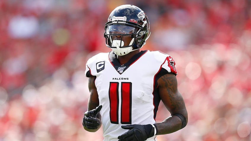 eagles sign 7 time pro bowler julio jones to bolster wide receiver depth