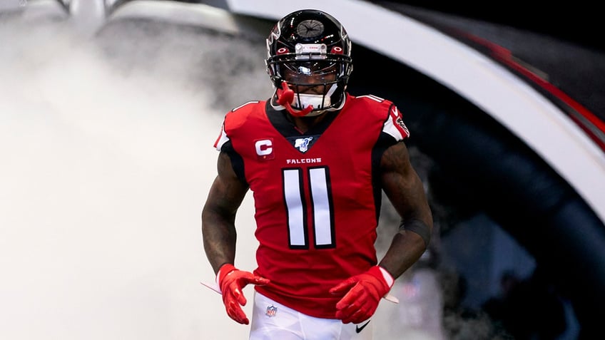 eagles sign 7 time pro bowler julio jones to bolster wide receiver depth