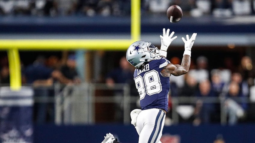 CeeDee Lamb catching pass