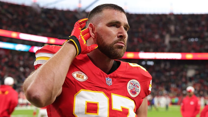 eagles troll travis kelce ahead of major monday night matchup