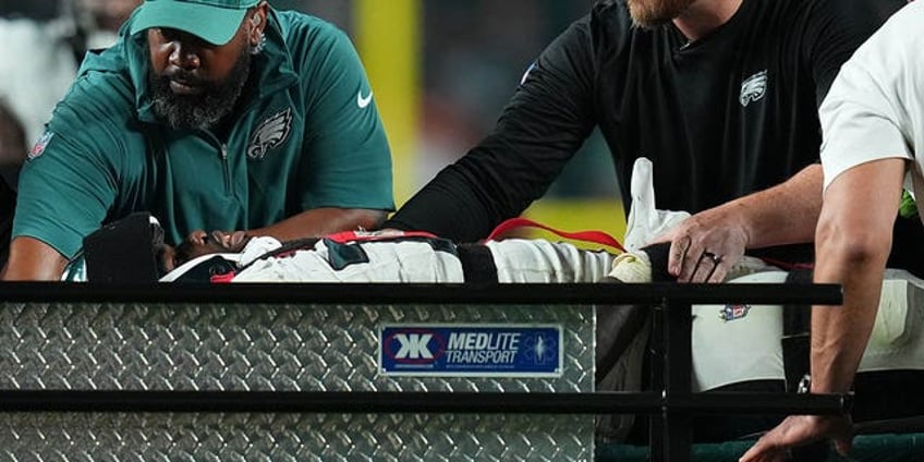 eagles tyrie cleveland moro ojomo carted off the field with neck injuries in preseason game