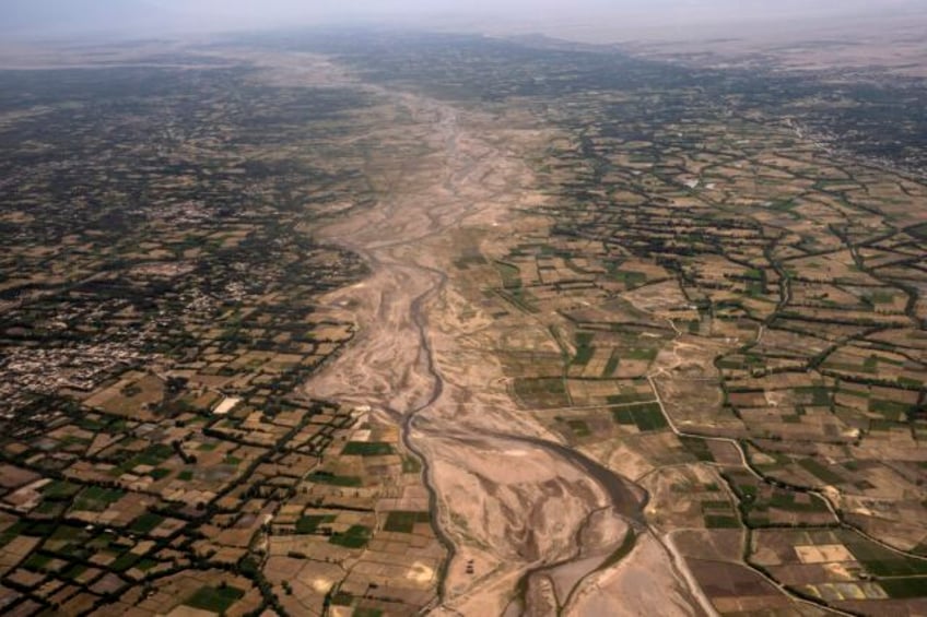 earthquakes kill over 2000 in afghanistan people are freeing the dead and injured with their hands