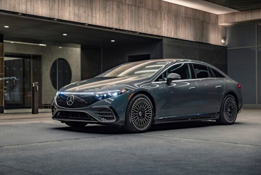 edmunds 2023 mercedes benz eqs vs 2023 bmw i7