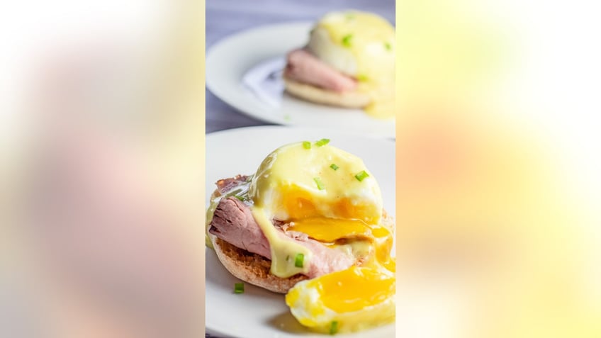 prime-rib-eggs-benedict