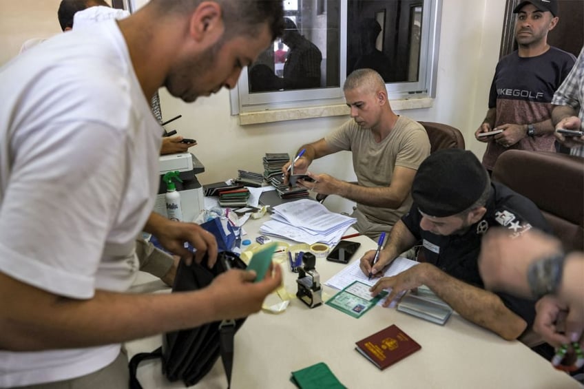 egypt lets foreigners and injured but not regular palestinians flee hamas controlled gaza