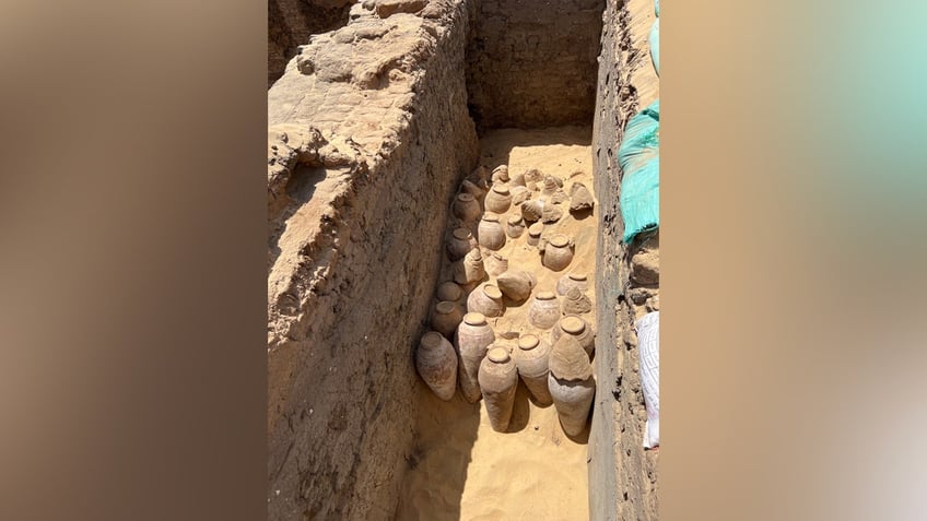 egyptian queen tomb discovery yields sealed jars of wine from 5000 years ago plus exciting information