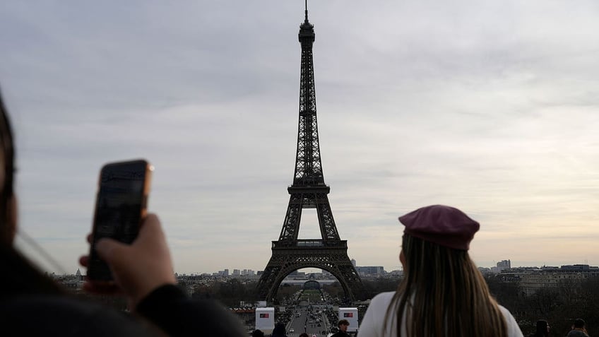 Eiffel Tower tourists