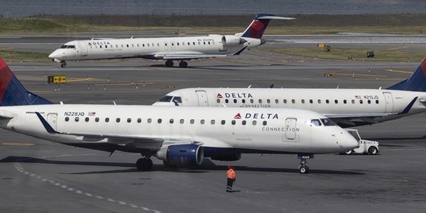 eight delta passengers intervene to stop subdue man who allegedly assaulted attendant during flight