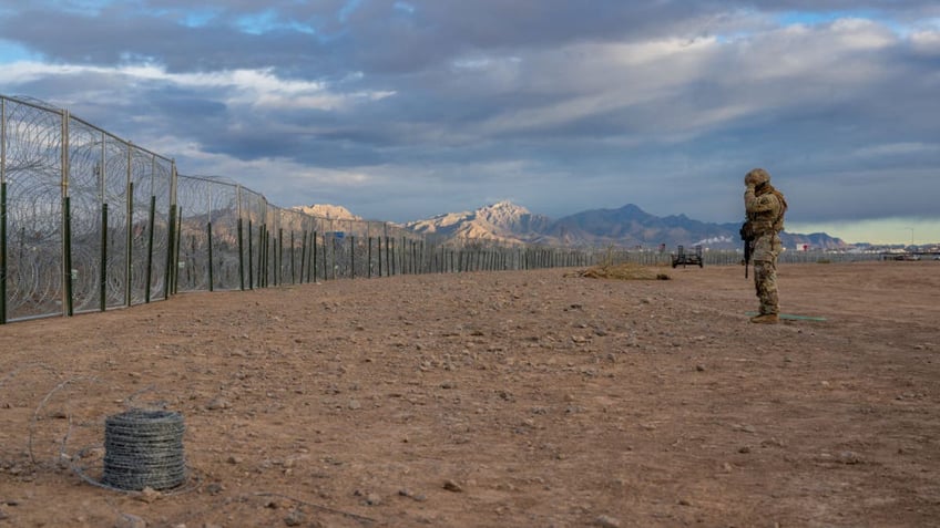 Soldier guards border near El Paso